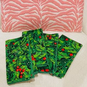 D7-Vintage 1970's Holly & Berries Holiday Napkin Set